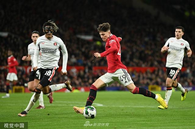 潘展乐以闪 潘展乐以闪