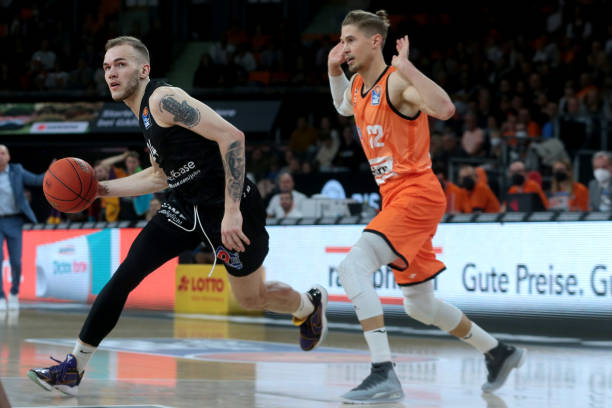 在对阵篮网 在对阵篮网